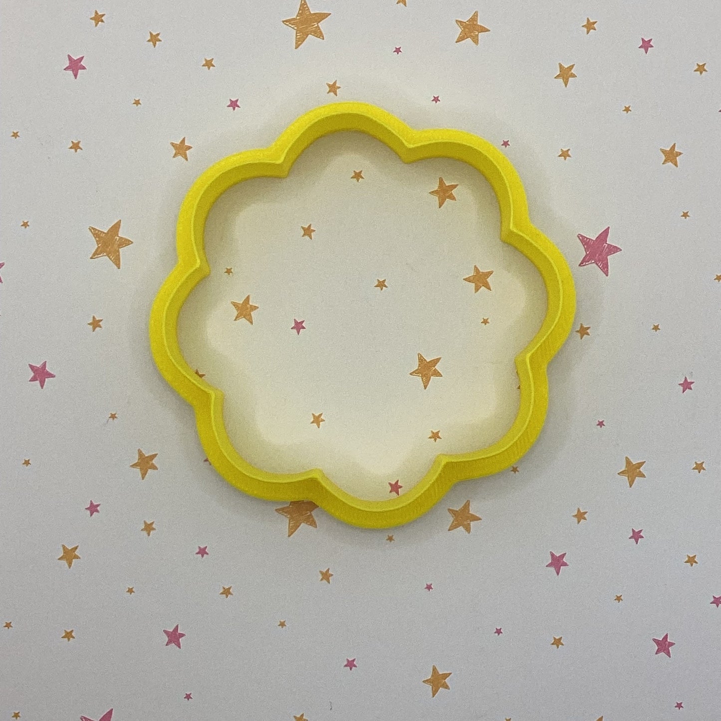 Flower cutter - scalloped petals