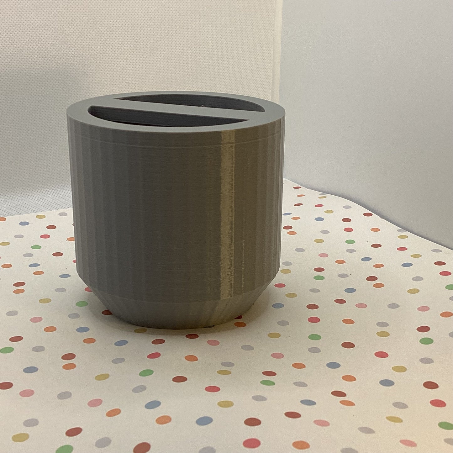 Angled bottom cup/mug mold